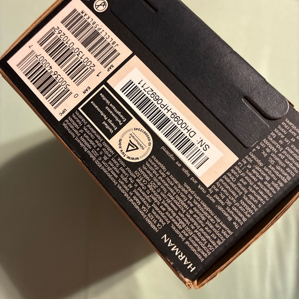 JBL clip 5 portable Bluetooth speaker - Picture 6 of 6